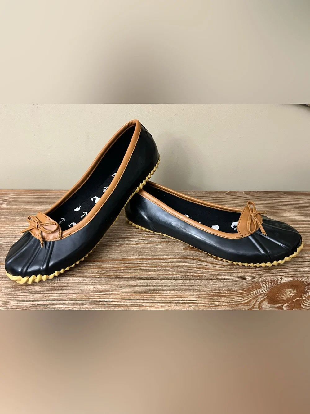 London Fog Webster Duck Shoe Navy and Tan Size 8 Waterproof